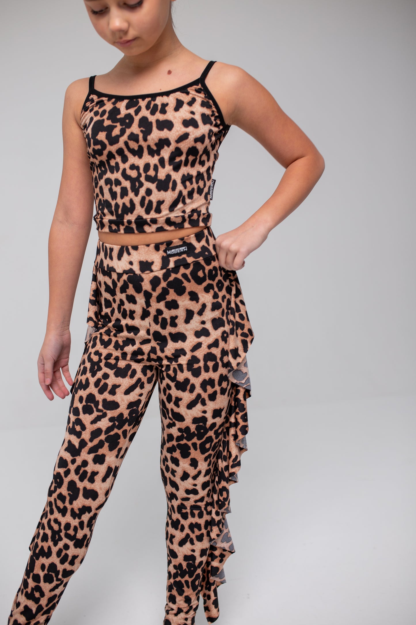 Stylowe legginsy w panterkę