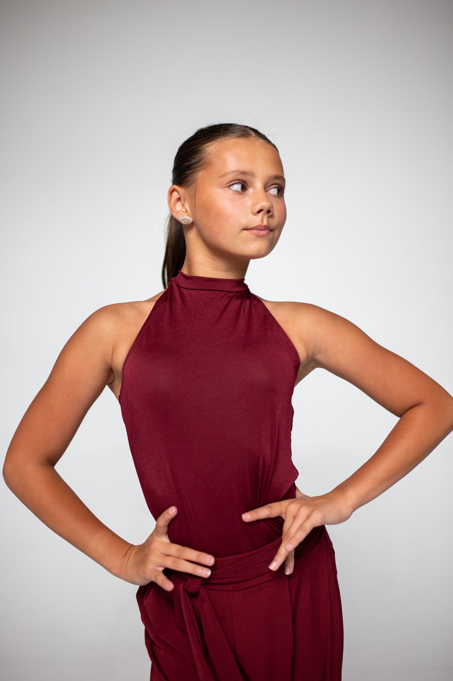 Bordowe body treningowe wiązane na szyi